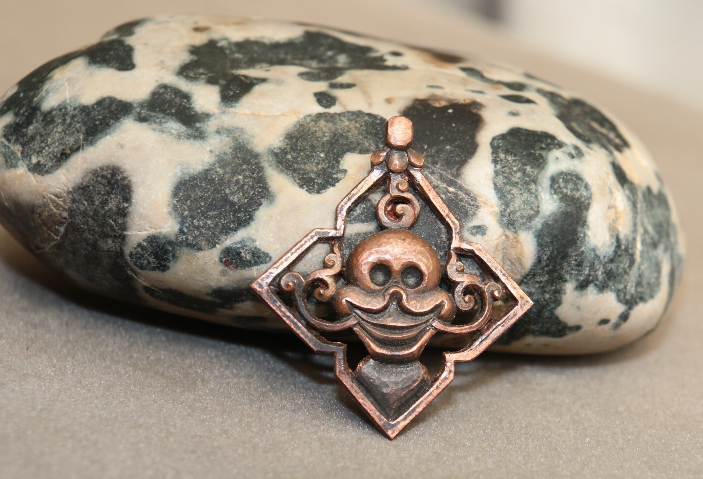 Khyenle Sandcast Bronze Pendant - Impermanent Skull - Click Image to Close